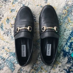 Timeless black leather loafers with horse bit.
